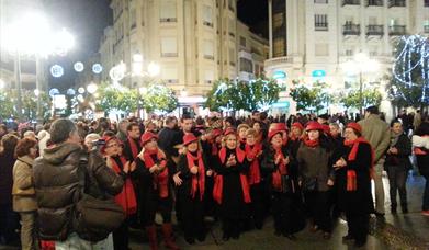Los Coros Cantan a la Navidad
