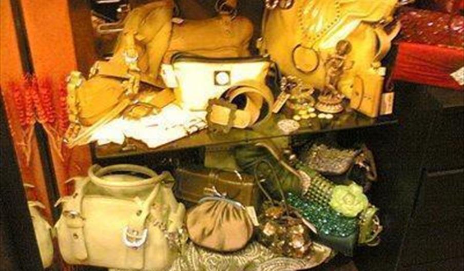 Centro Comercial Altos de Simón Verde