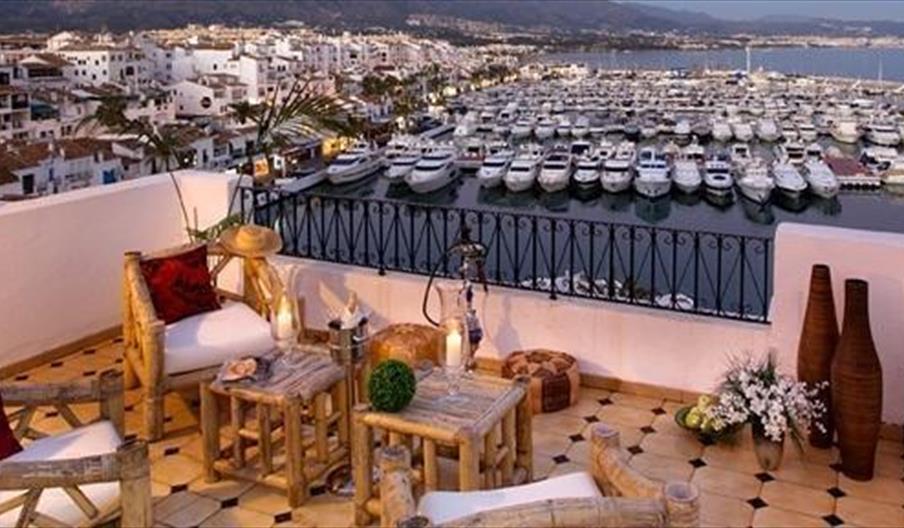 Apartamentos Benabola Plaza Suites