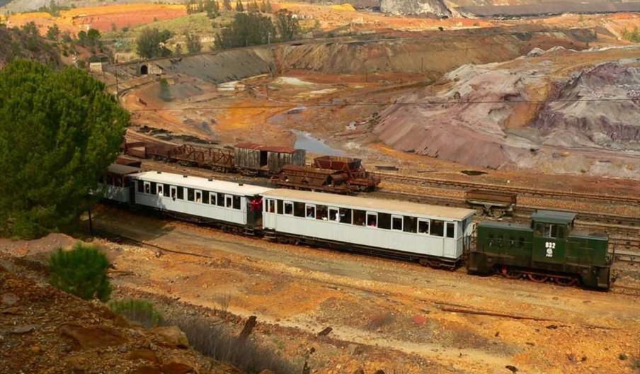 Tren turístico minero