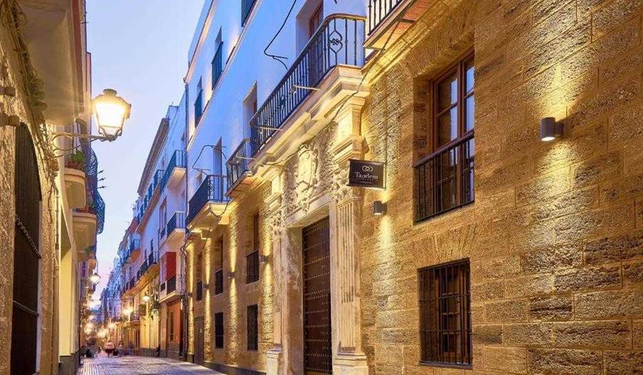 Tandem Torres de Cádiz piscina