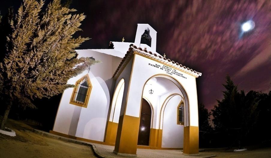 Pilar Nuevo y Ermita de San Isidro Labrador