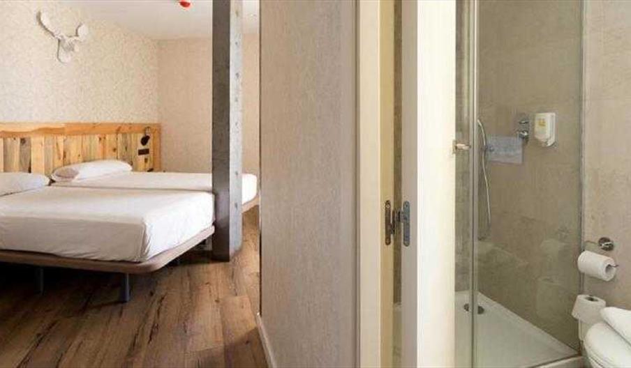 Black Swan Hostel II