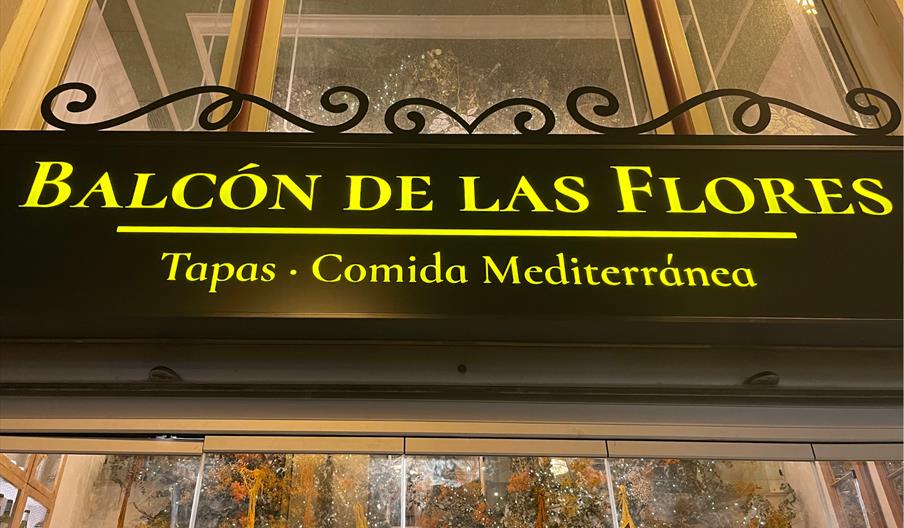 SALON, DECO Y PLATOS