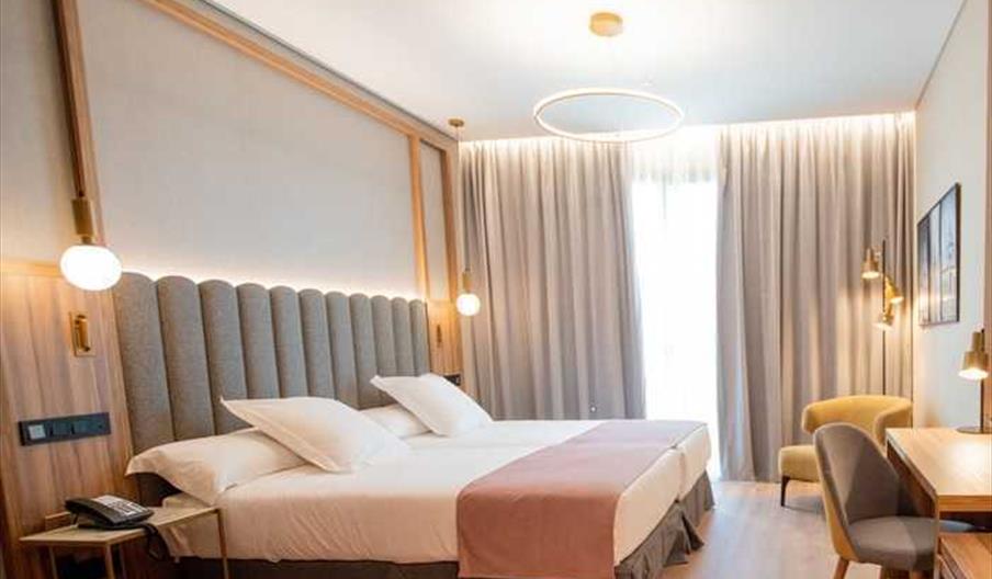 Hotel Giralda Center