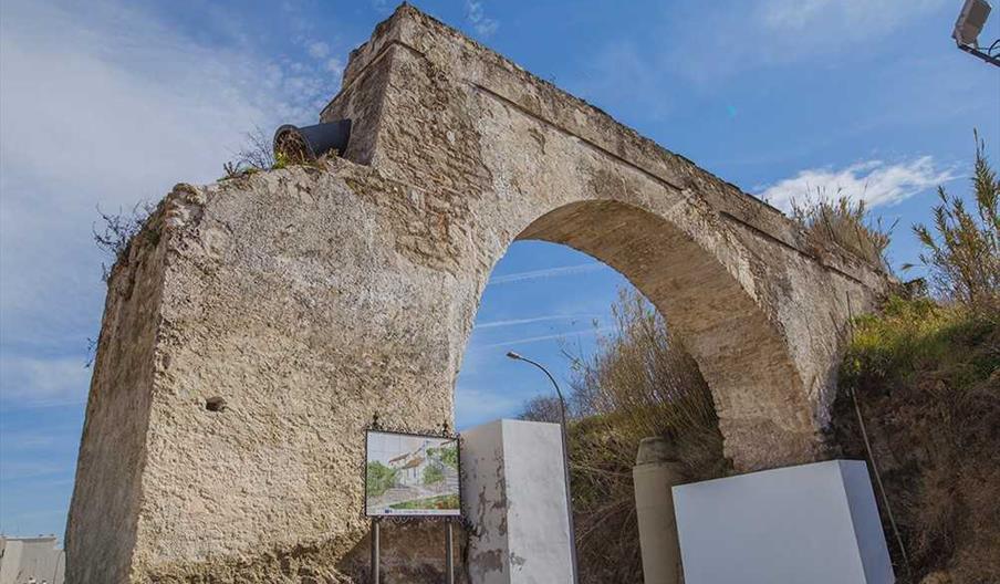 Arco Antigua Fábrica de la Luz