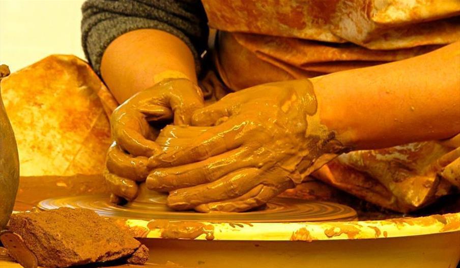 Escuela de Artes y Artesanías de Andalucía Della Robbia