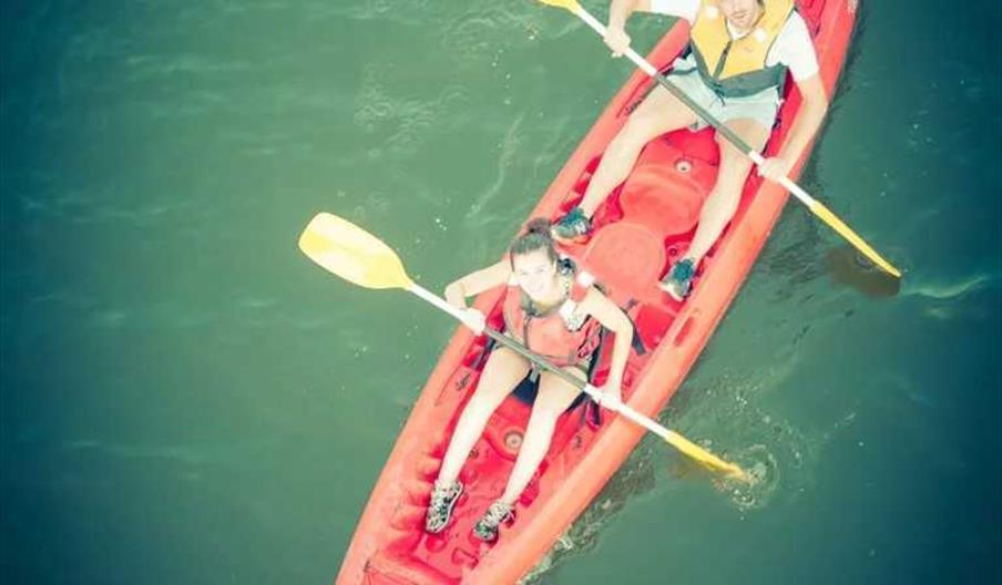 Kayak en el embalse del Jarrama