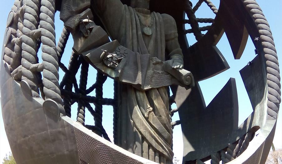 El Nacimiento del Hombre Nuevo - El Huevo de Colón