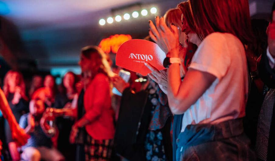 Sala de conciertos en directo, discoteca y taberna malagueña