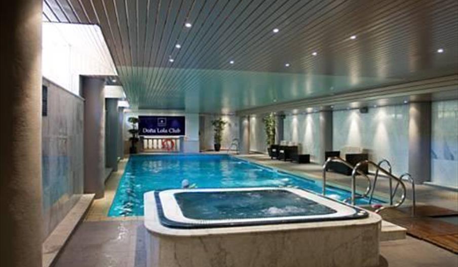 Macdonald Doña Lola Club