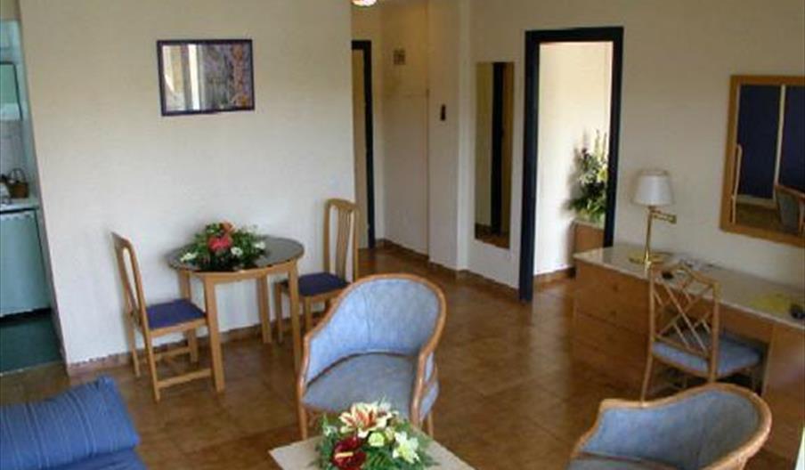 Hotel-Apartamento El Faro Inn