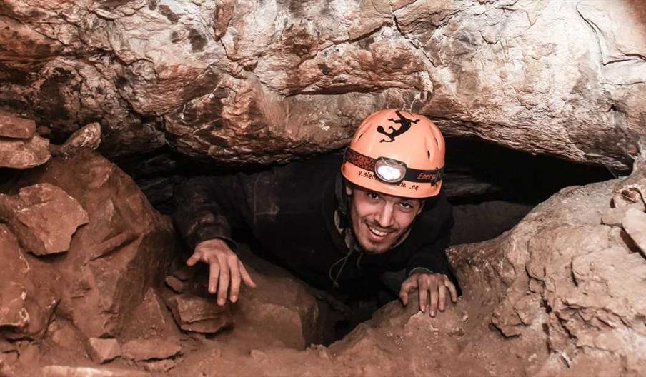Espeleología en la Sierra de Aracena