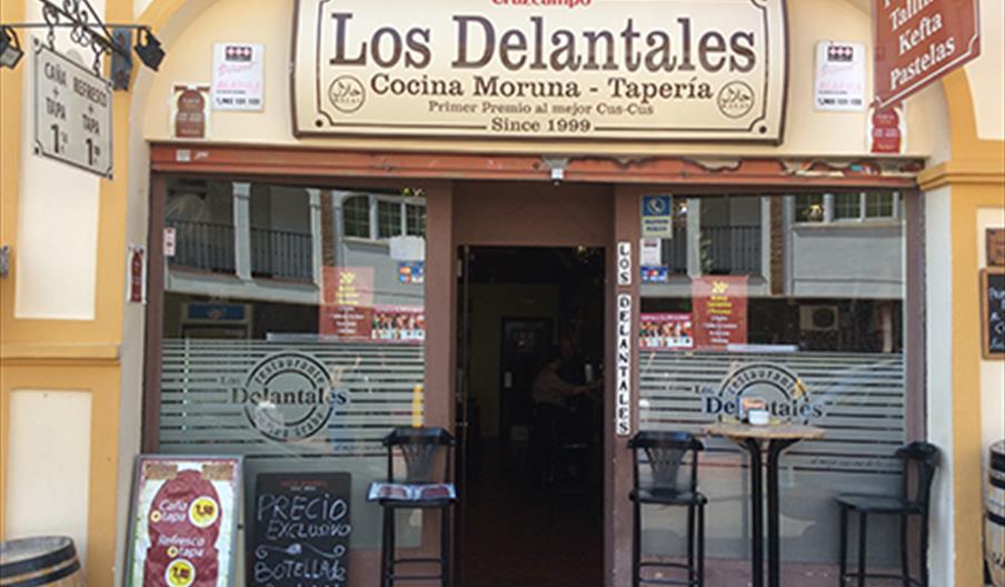 Los Delantales