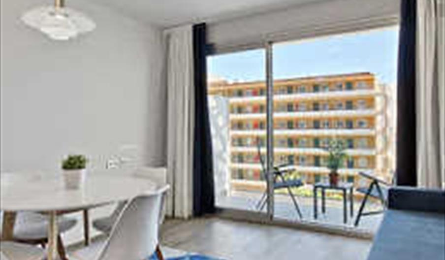 Carihuela Suites . Torremolinos (Málaga)