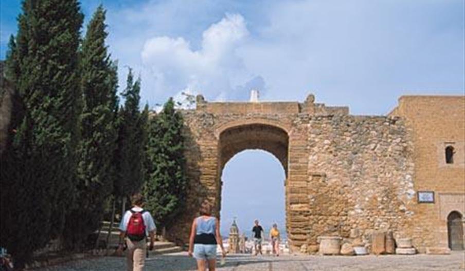 Arco de los Gigantes