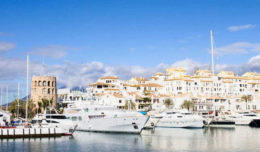 Club La Costa Marina & Castillo del Rey