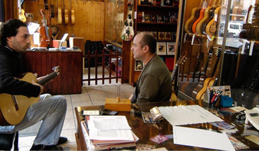 Guitarrero-Luthier Daniel Gil de Avalle