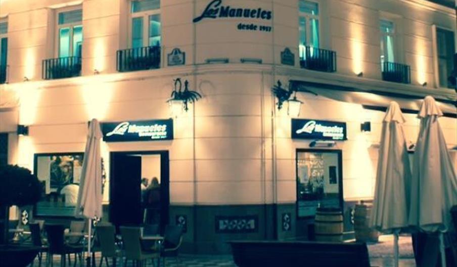 Los Manueles