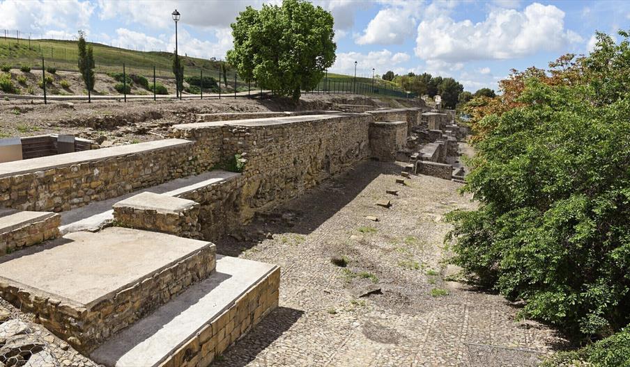 Paseo de las Murallas/ Antonio Machado