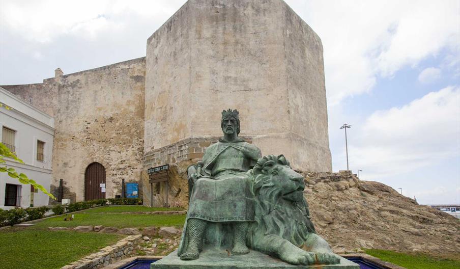 Castillo de Guzmán el Bueno