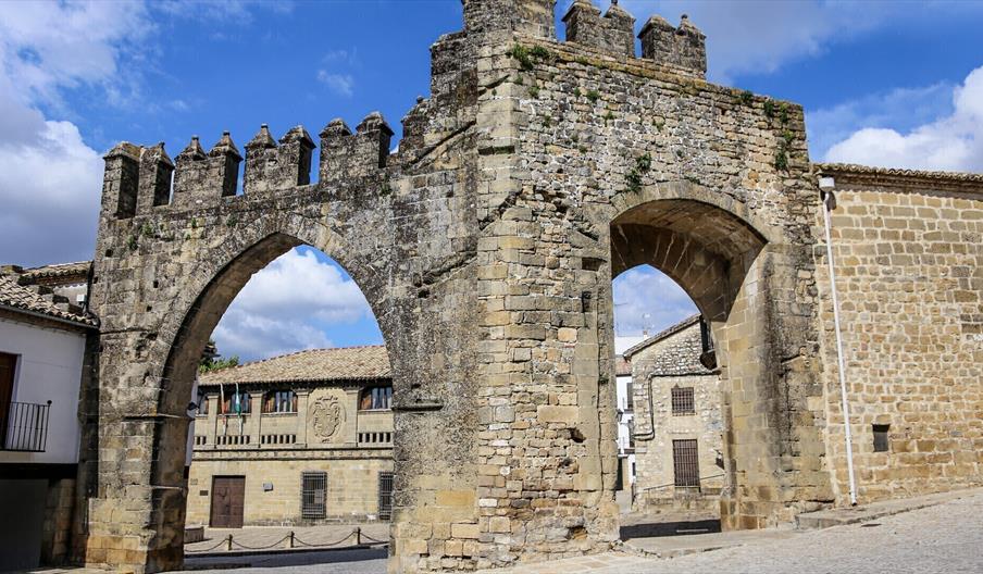 Puerta de Jaén y Arco de Villalar