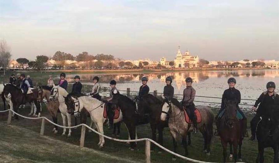 Rutas a caballo por El Rocío, Doñana y sus playas.