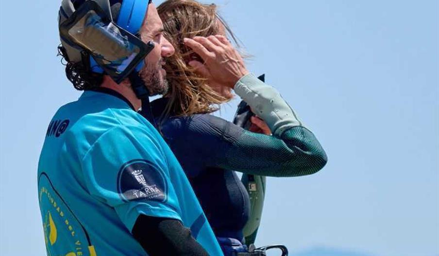 entrando al agua kitesurf