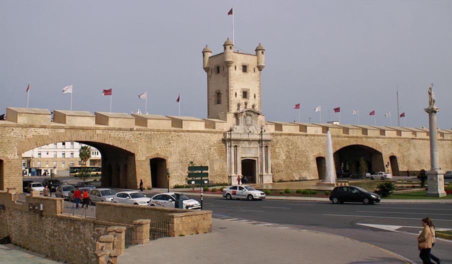 Murallas de Puerta Tierra